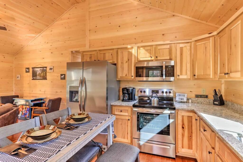 מרפי New Serene, Fun & Comfy Cabin- Covered Deck, Grill, Arcade מראה חיצוני תמונה