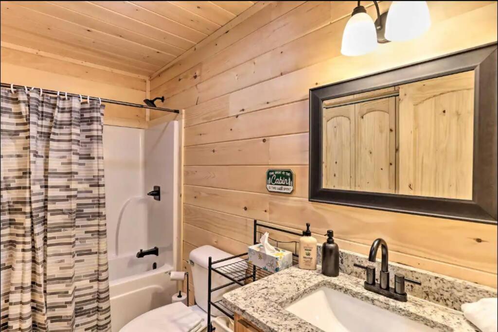 מרפי New Serene, Fun & Comfy Cabin- Covered Deck, Grill, Arcade מראה חיצוני תמונה